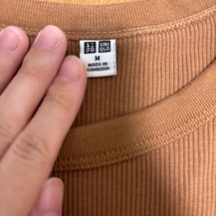 ユニクロ　半袖ニット　ブラウンの画像