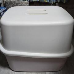 USED　フードカバー付き猫用トイレ（固まる砂用）の画像