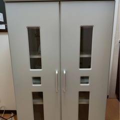 【受渡決定】食器棚　ガラス窓付き