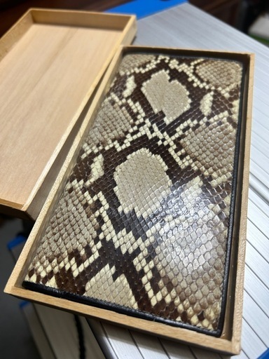 蛇皮の長財布　箱入り