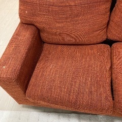 ●期限5/31●【0円譲渡】三人掛けソファ　布張　濃いオレンジ色の画像