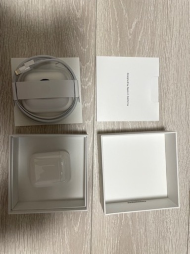 新品に近い AirPods第二世代 本体（ケースとイアホン）と箱とケーブル