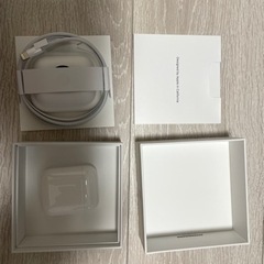 新品に近い AirPods第二世代 本体（ケースとイアホン）と箱...
