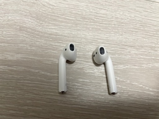 新品に近い AirPods第二世代 本体（ケースとイアホン）と箱とケーブル