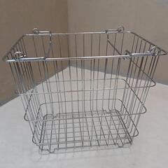 重ねられるバスケットの画像