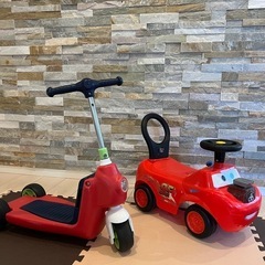 カーズのクルマ　小さい子用のキックボード