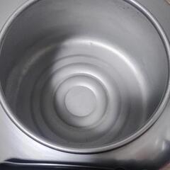 大きいヤカンの画像