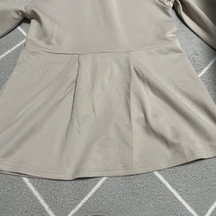 新品　未使用　レディース　ペプラム　パーカー　フード　Mの画像