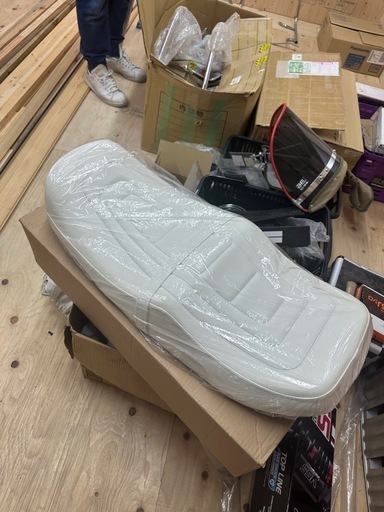 ＣＢＸ５５０Ｆ純正タイプ　シート　白