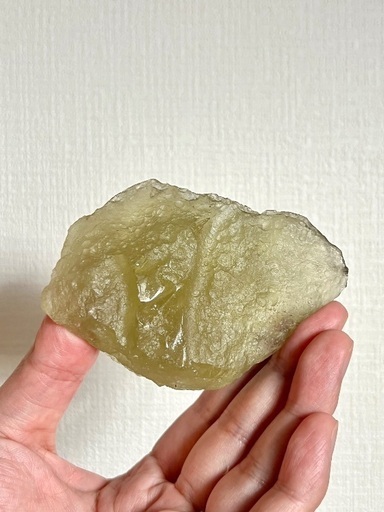 17日まで値下げ中】リビアングラス原石(約180g)