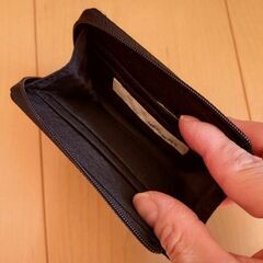 ※当方の自宅近くまで取りに来れる方限定※　未使用小銭入れ付パスケースと使用感有り名刺入れのセットの画像