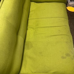  緑のソファーベッドの画像