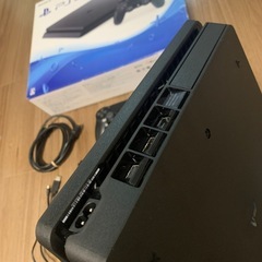 プレステ4 中古(ソフト付きコントローラー２つ付き)の画像