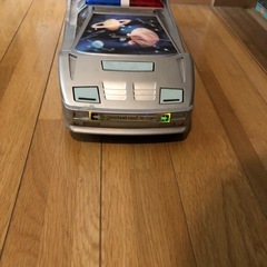 おもちゃの車の画像