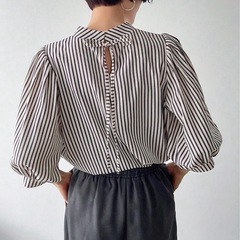 新品未使用品ストライプ柄トップスの画像