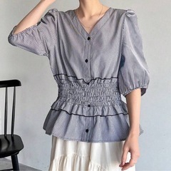 新品ストライプ柄のペプラムトップスの画像