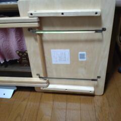 折りたたみ式テーブルの画像