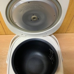 ✅シーシーピー炊飯ジャー✅ ✅BK-R60-WH✅の画像