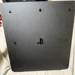 PS4本体 .電源コンセント、HDMIケーブル、コントローラー付きの画像
