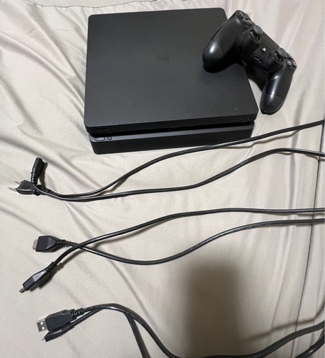 PS4本体 .電源コンセント、HDMIケーブル、コントローラー付き