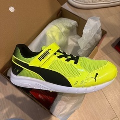 22cm PUMAスニーカーの画像