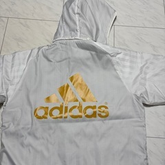 adidasの画像