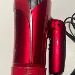 ドライヤー　赤色の画像