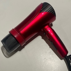 ドライヤー　赤色
