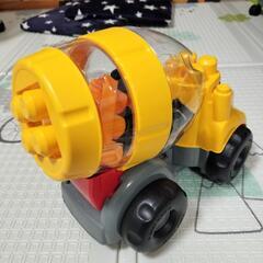車のおもちゃの画像