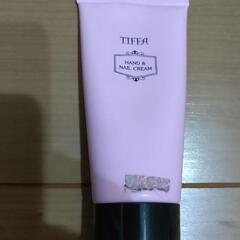 ティアラ　ローズの香り　ハンドクリーム