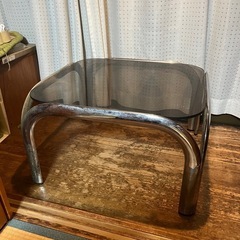 ガラステーブル