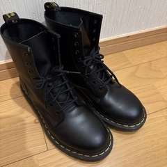 美品！ドクターマーチンブーツ24cm
