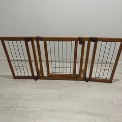 【新品】 ペット用　ドア付ゲートの画像