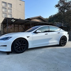 テスラ　モデルS 2023年　ヨークハンドル　OP21)AW 超低走行