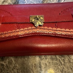 ANNA SUI⭐️レザー レッド がま口長財布 蝶の金具付きの画像