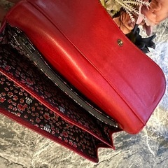 ANNA SUI⭐️レザー レッド がま口長財布 蝶の金具付きの画像