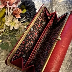 ANNA SUI⭐️レザー レッド がま口長財布 蝶の金具付きの画像