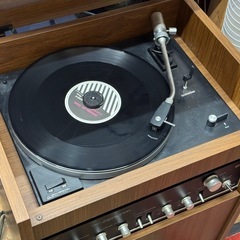 古いナショナルのレコードプレーヤーセットの画像