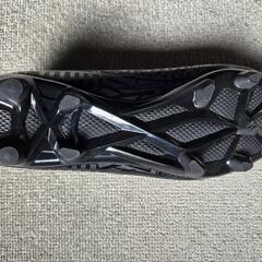 新品・未使用 ブラックスパイクシューズ グラフィックプリントの画像