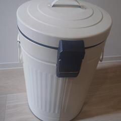 ニトリ ごみ箱 20L (アイボリー)の画像
