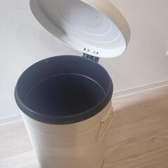 ニトリ ごみ箱 20L (アイボリー)の画像