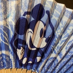 【新品未使用】東京ディズニーランド　ミッキー柄の扇子　ブルー　和柄　Disneyの画像