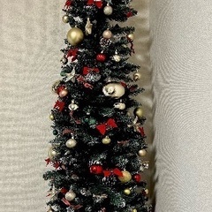 装飾と照明が充実したクリスマスツリー。
