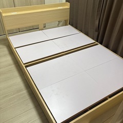 ベッドフレーム　ダブルの画像