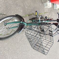 【紋別市発】折り畳み自転車　２０インチ　６段変速　作動確認　パンクなし　錆・汚れ・傷あり　アウトドア/キャンプ/レジャー/通学/通勤/日常使い　中古現状品　の画像