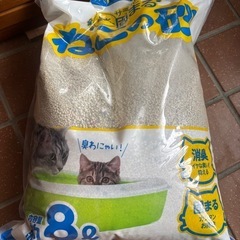 猫の餌、砂、オムツの画像