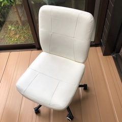 キャスター付き椅子