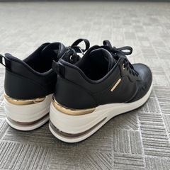 【取引先決定】SKECHERS スニーカー 24.5の画像