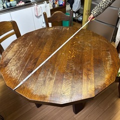 円形ダイニングテーブル120とイス1脚