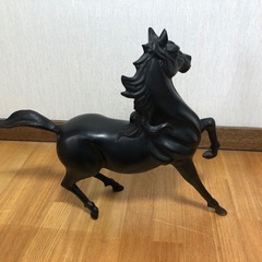 黒い馬　置き物の画像